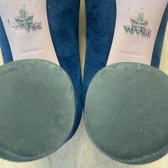 Suede Prada Pumps with Flower Buckle - Picture 7 of 7